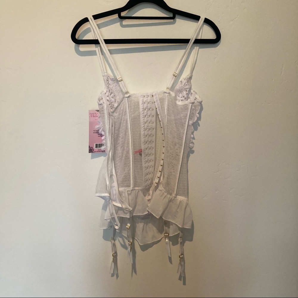 Lingerie - Picture 7 of 10